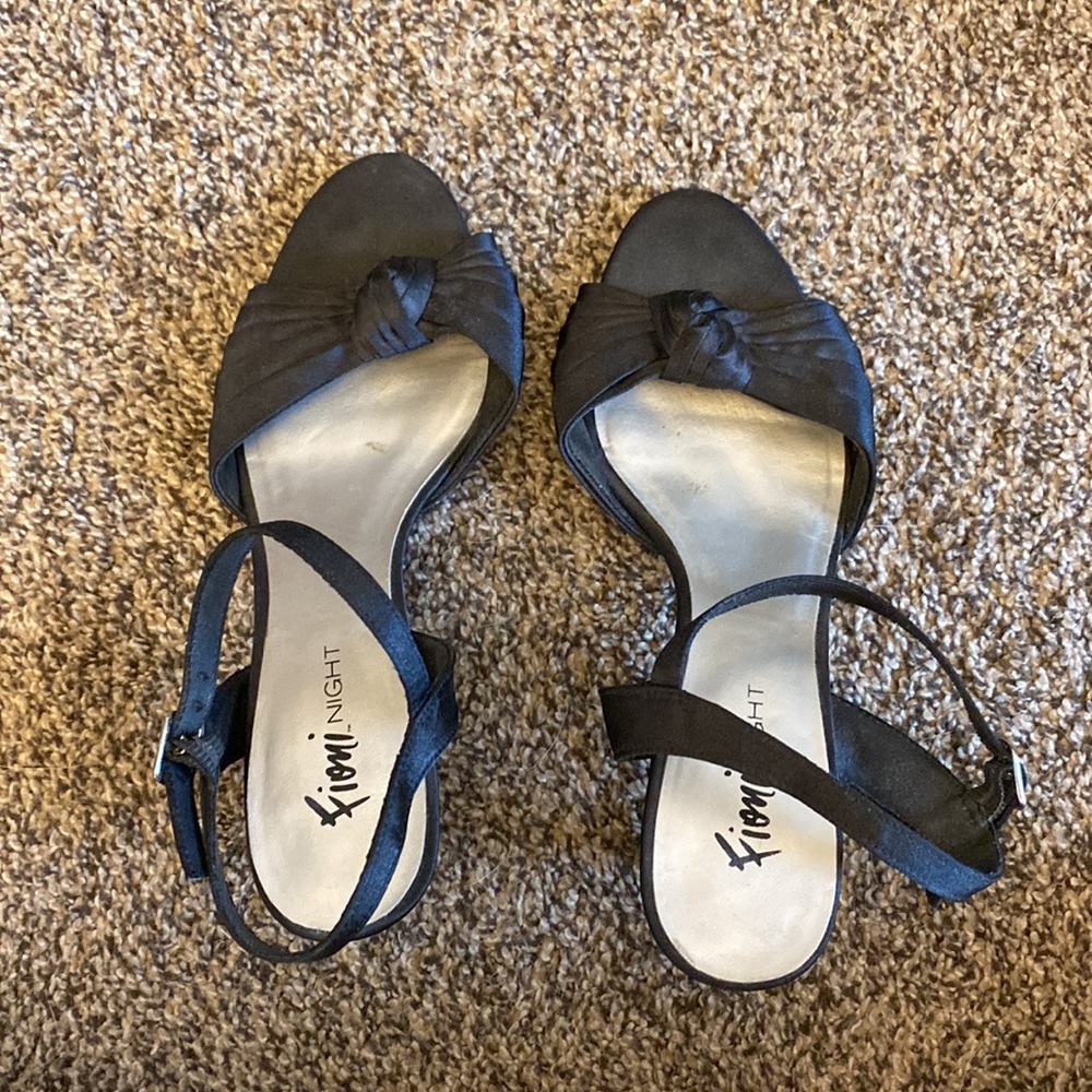 High Heel - Picture 3 of 7